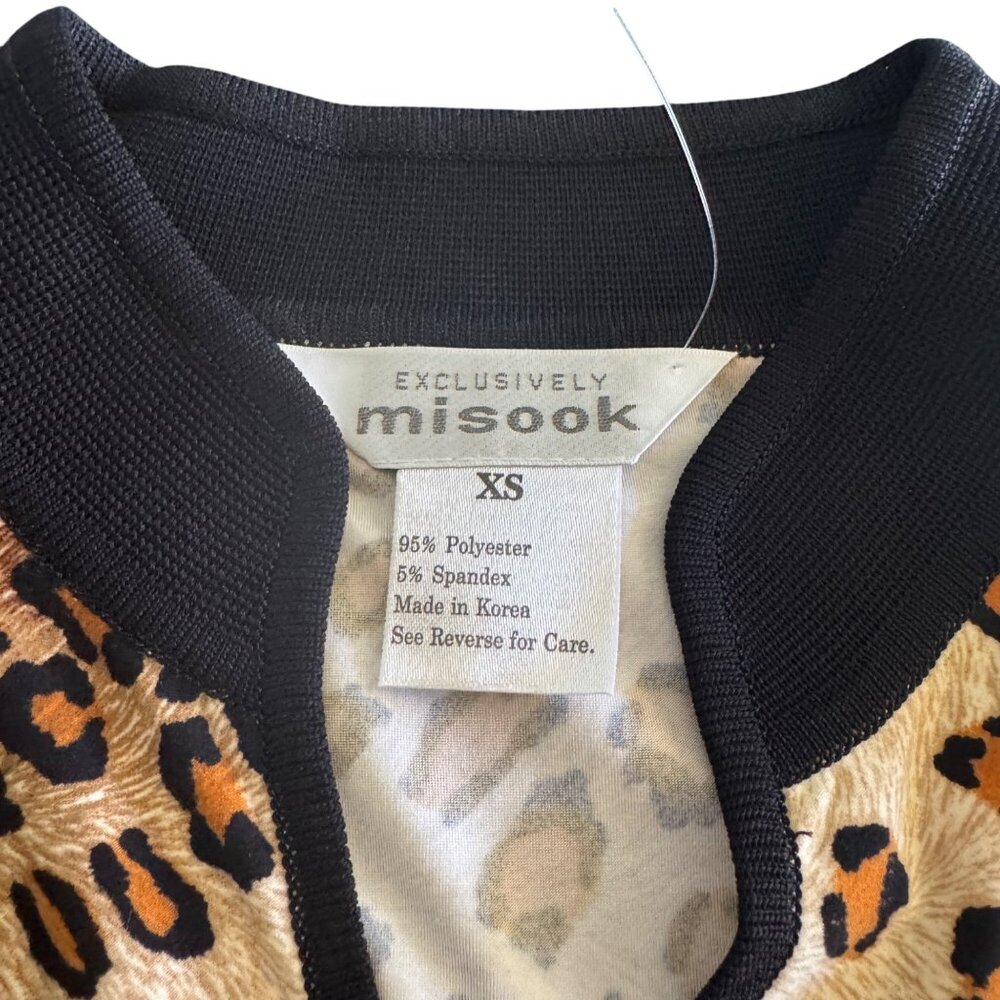 Exclusively Misook Women's Leopard Spot Pattern V-Neck Blouse Top, Size XS NWT - Picture 5 of 7